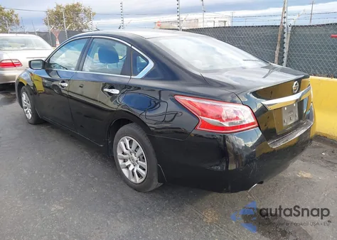 2013 Nissan Altima 2.5 S z USA, uszkodzony, nr VIN 1N4AL3AP5DC174553